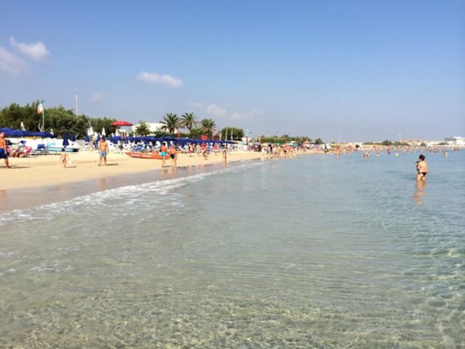 Spiaggia zona terme a circa 200 mt dall'abitazione