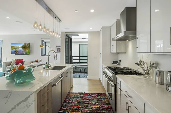 New modern luxury with panoramic rooftop deck gallery image 5