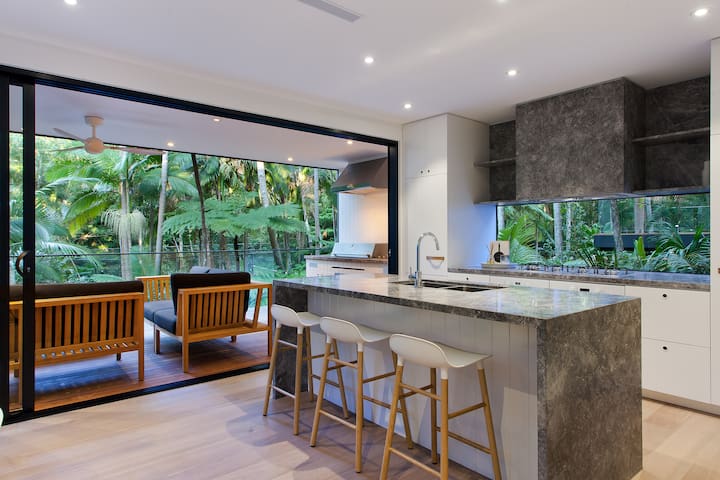 Luxury rainforest retreat, Little Cove gallery image 3