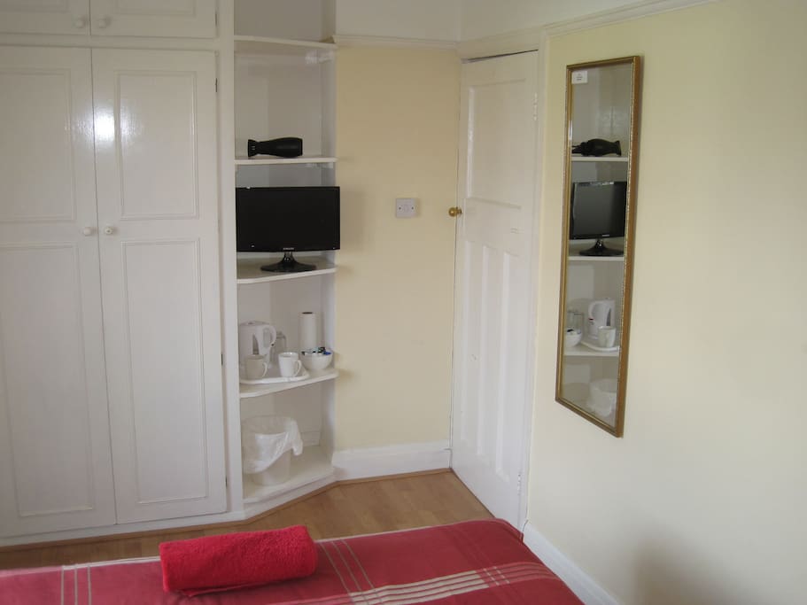 TV, Tea/Coffee, Hairdryer