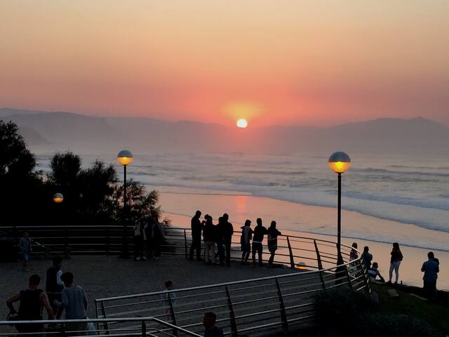 Mucha Luz. Vistas. Playa a 5 mints. HAB/BAÑO