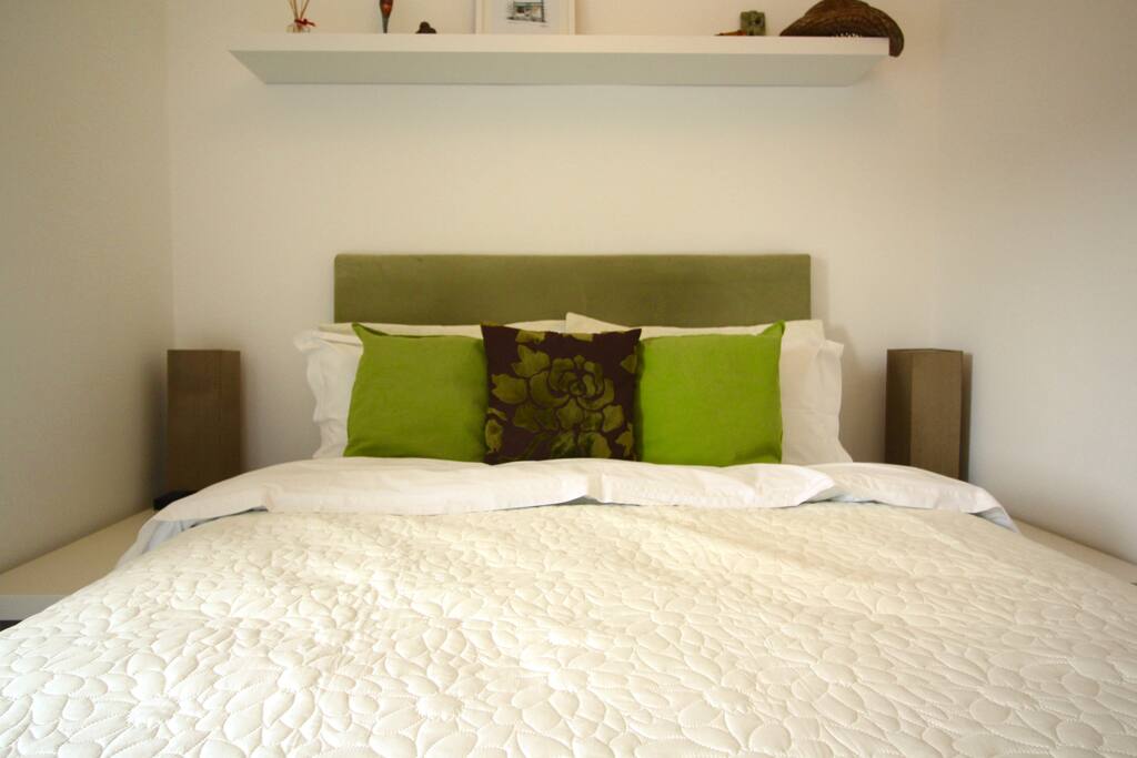 Cosy Bedroom with King size bed