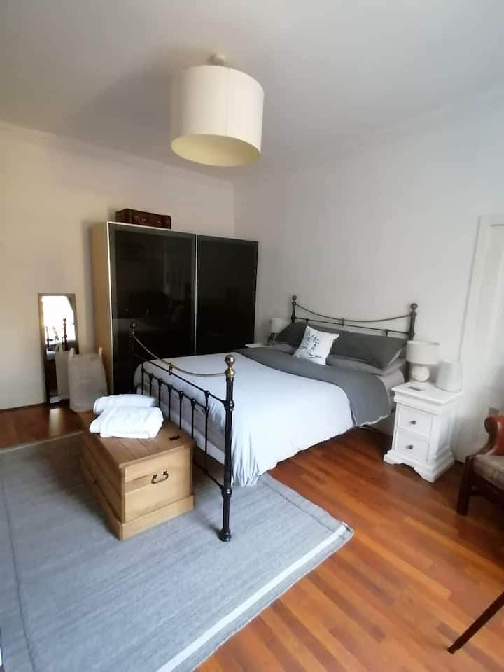 غرفة النوم الرئيسية