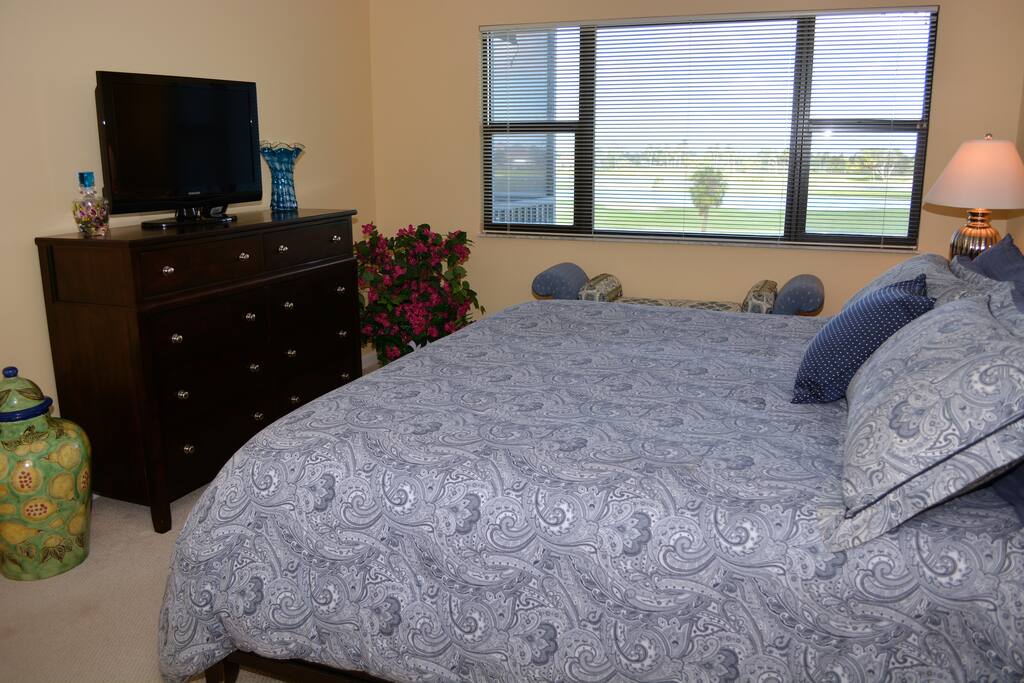 Bedroom with TV, King Bed