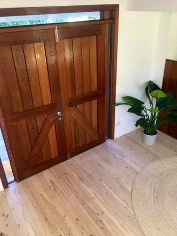 Waratah House- a sun drenched Palm Beach Classic gallery image 4