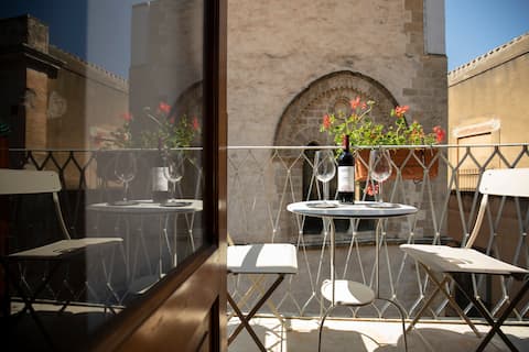 Familyholidays La finestra difronte mare e storia