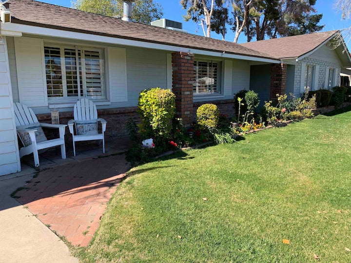 Beautiful Central Phoenix poolside Guestroom Houses for Rent in