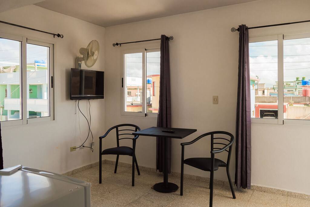 Dining room, TV