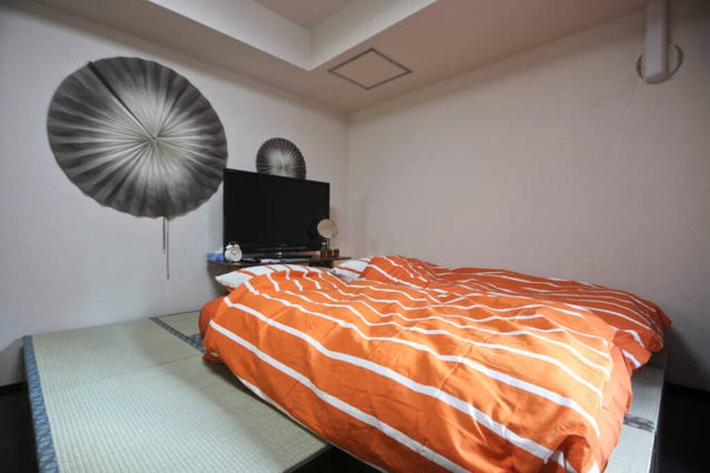 It is easy for you to make airbed by 1 minutes. Soft and relaxed!