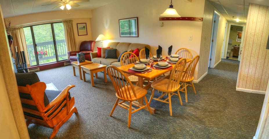 Upscale two br condo, walk to Kill Mt. best views