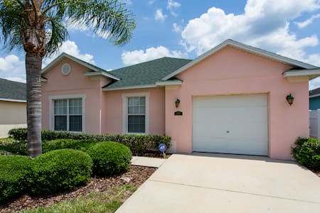 Town Center Reserve Lake View Villa with free WiFi