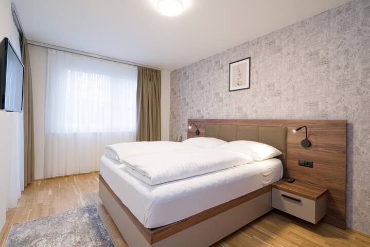 MyApartments Vienna 4 Bedroom Apartment & balcony gallery image 3