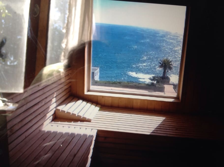 Es uno de los saunas con vista al mar