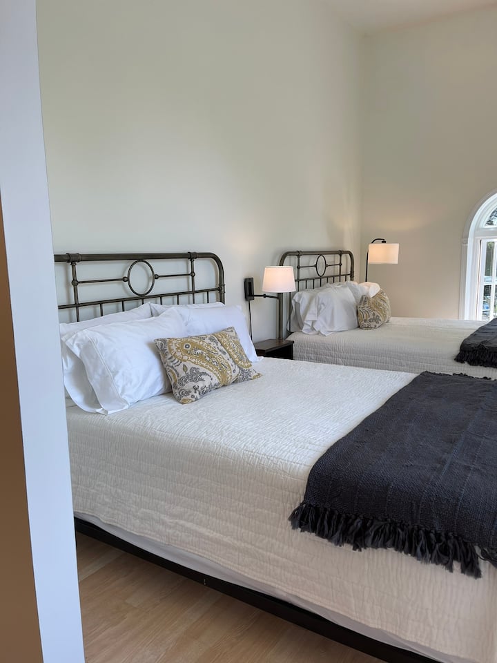 Second bedroom with two queen beds