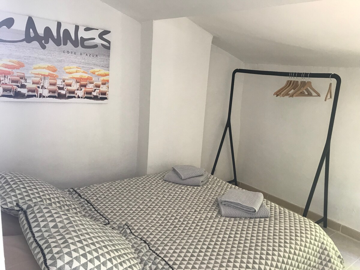 Chambre - Appartement Valbonne