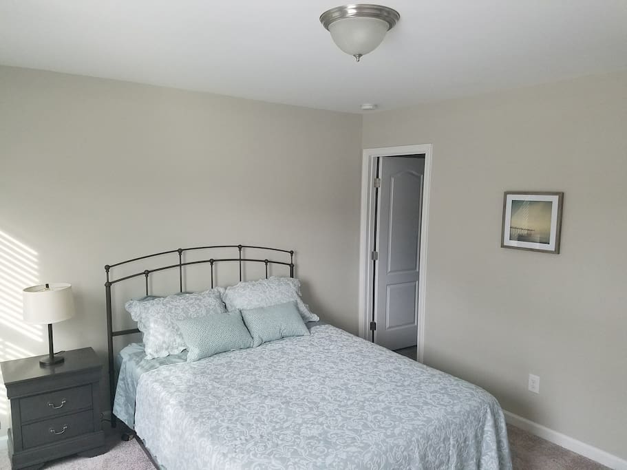 Comfortable queen bed!