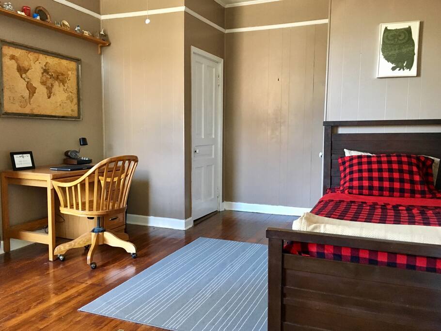 Bedroom and desk, wi-fi provided