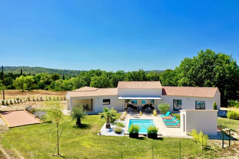 Modern villa Les Vignes d 'Antan. La Coste 2 min away