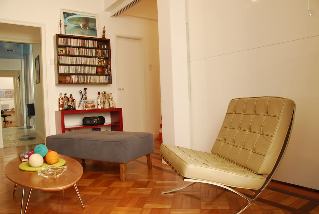 Sala de estar integrada à suíte | Foto: Monique Cabral