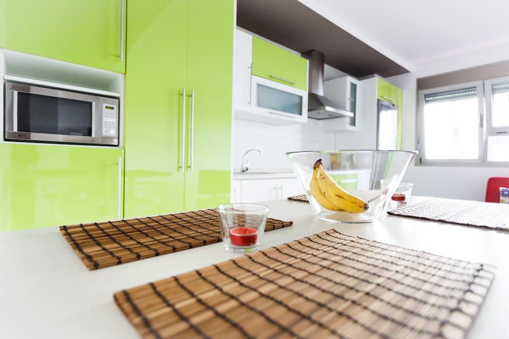 Cocina con todos los electrodomésticos