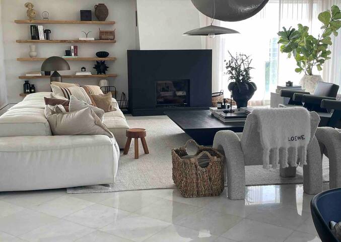 Elegant house with beach and forest view gallery image 2