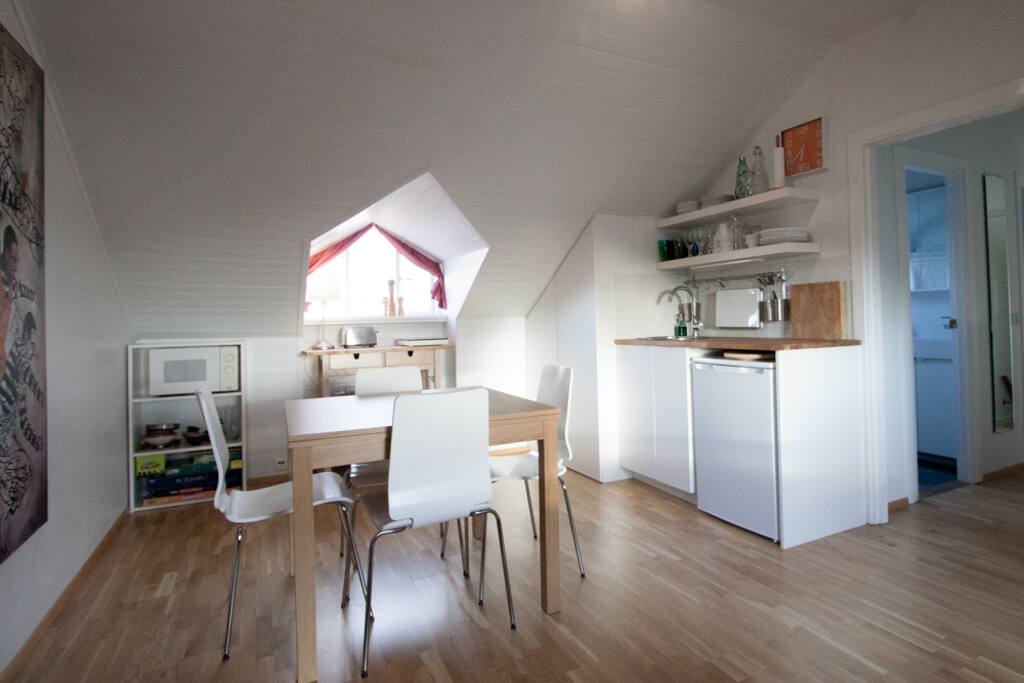 The kitchenette and the dining table