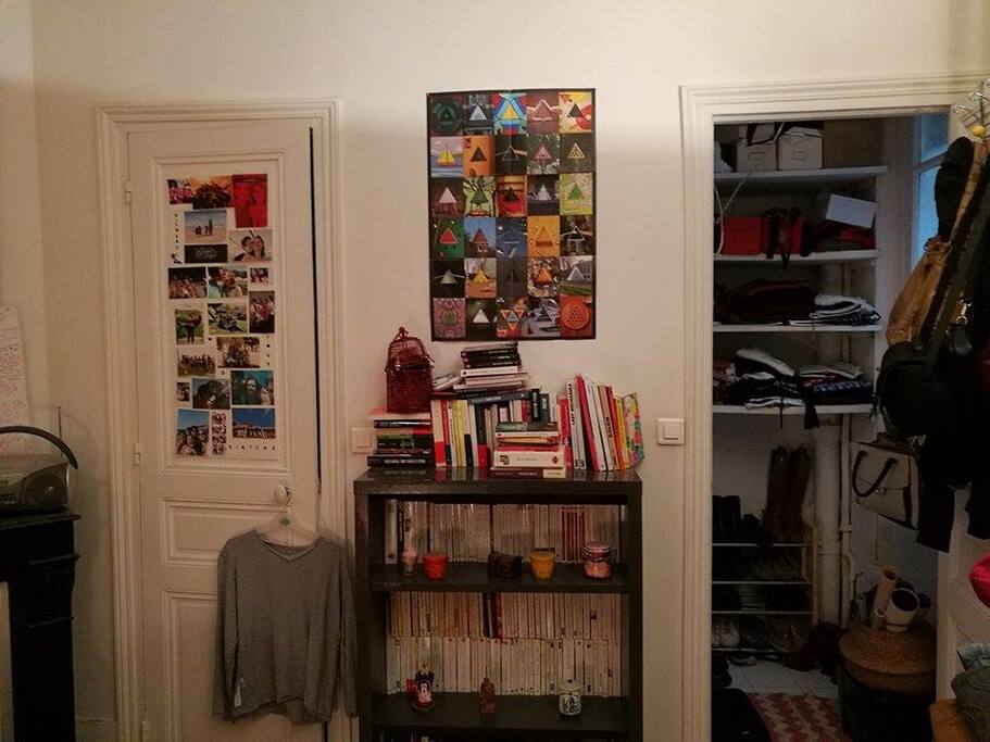 Chambre 1 avec lit double et salle de bain