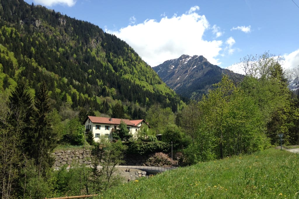 Dans un cadre verdoyant, notre maison