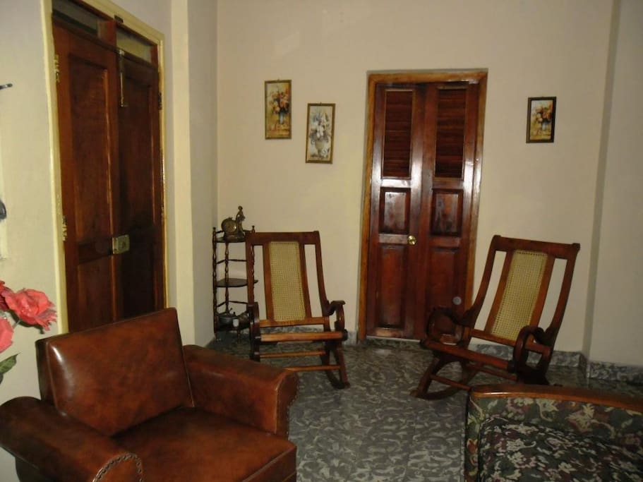 La sala / The main room