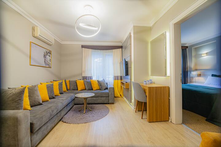 Elegant Apartment With Two-Bedroom 2+2 gallery image 2