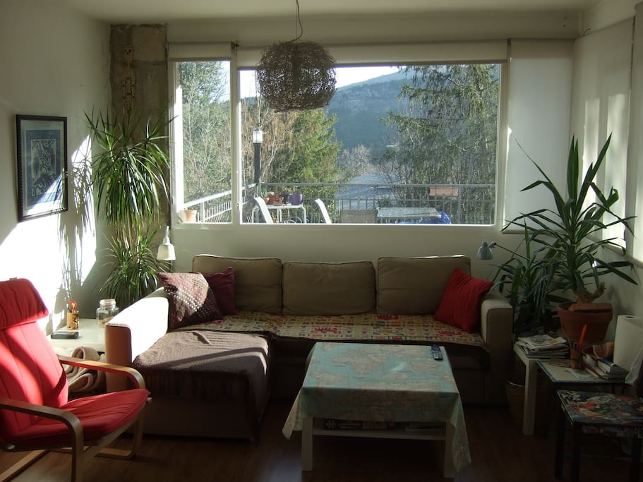 Salón con estupendas vistas.