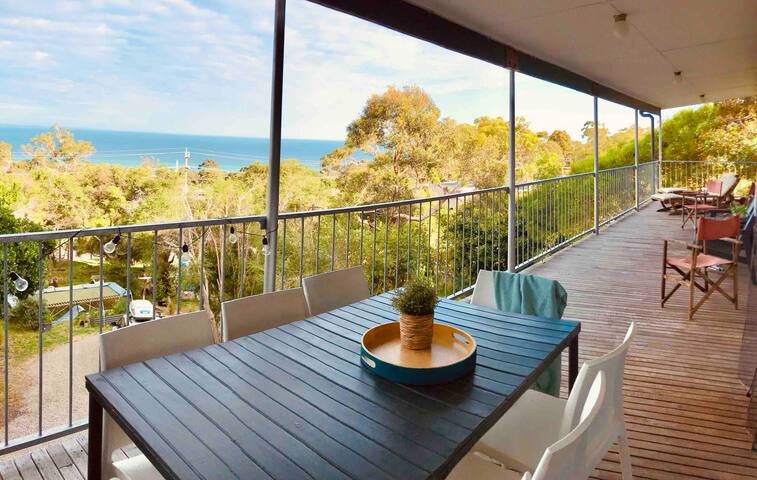 Treehouse Beach Retreat•180° Water Views•Amaz’gLoc gallery image 2