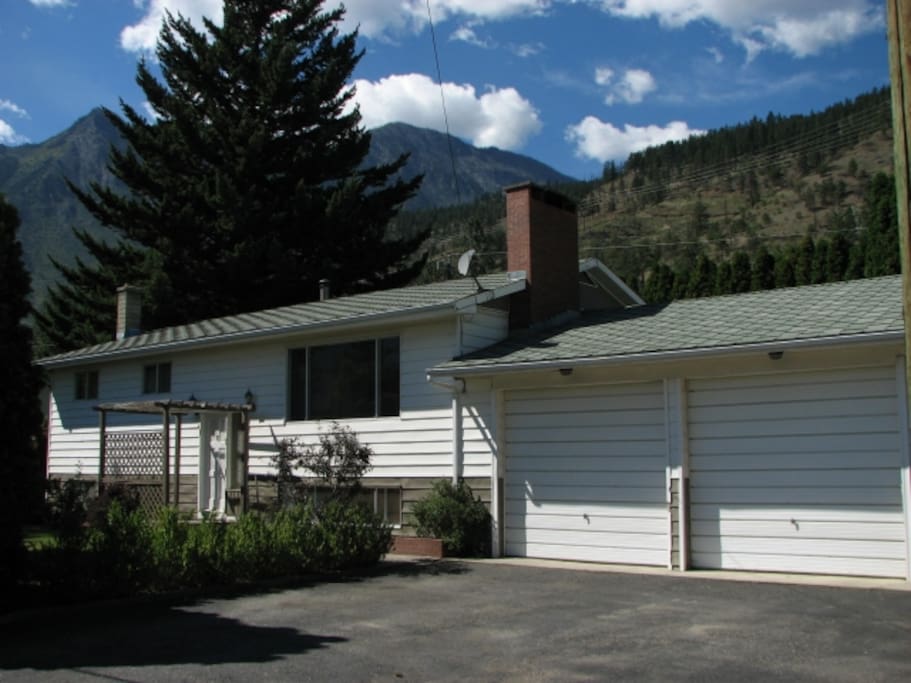 The outside of the house, you will be renting the entire bottom floor.
