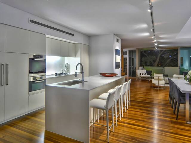 SANDS TOWN HOME gallery image 4