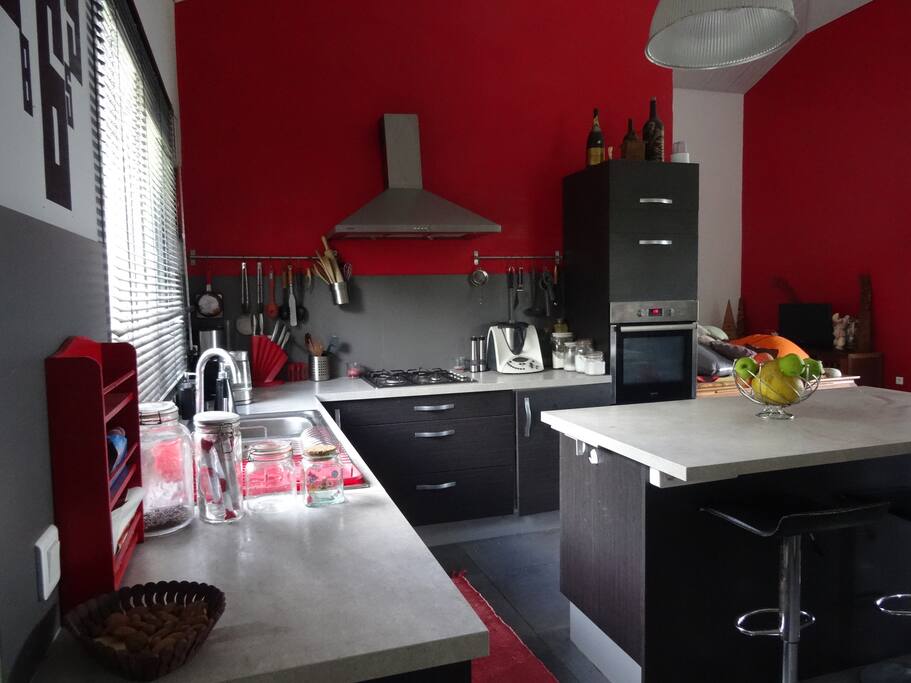 Cuisine toute équipée (four électrique,micro-onde, lave vaisselle...)