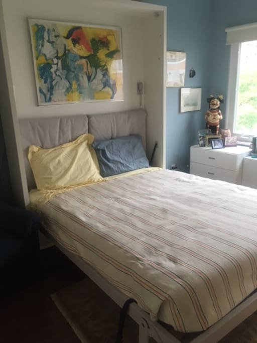 Guest Room bed opened (queen)