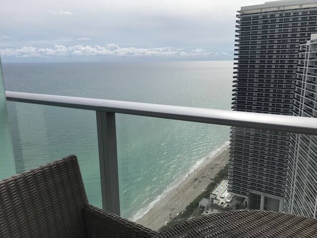 Life Resort. Oceanfront 2 bedroom/2 bath gallery image 2