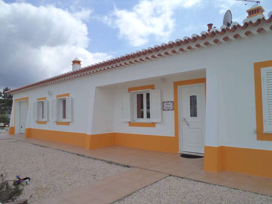 outside villa Casa Mango
