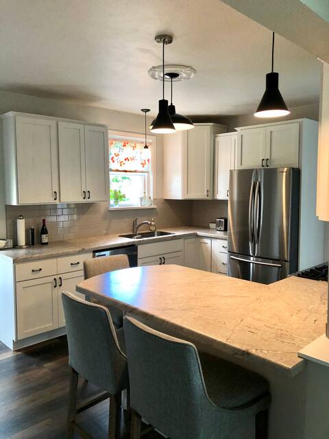 Cozy remodeled cottage in heart of Ashland