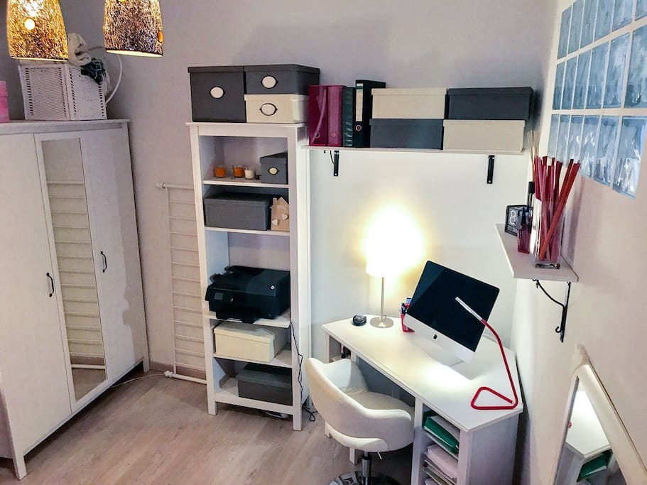 Mesa escritorio para trabajar con portátil