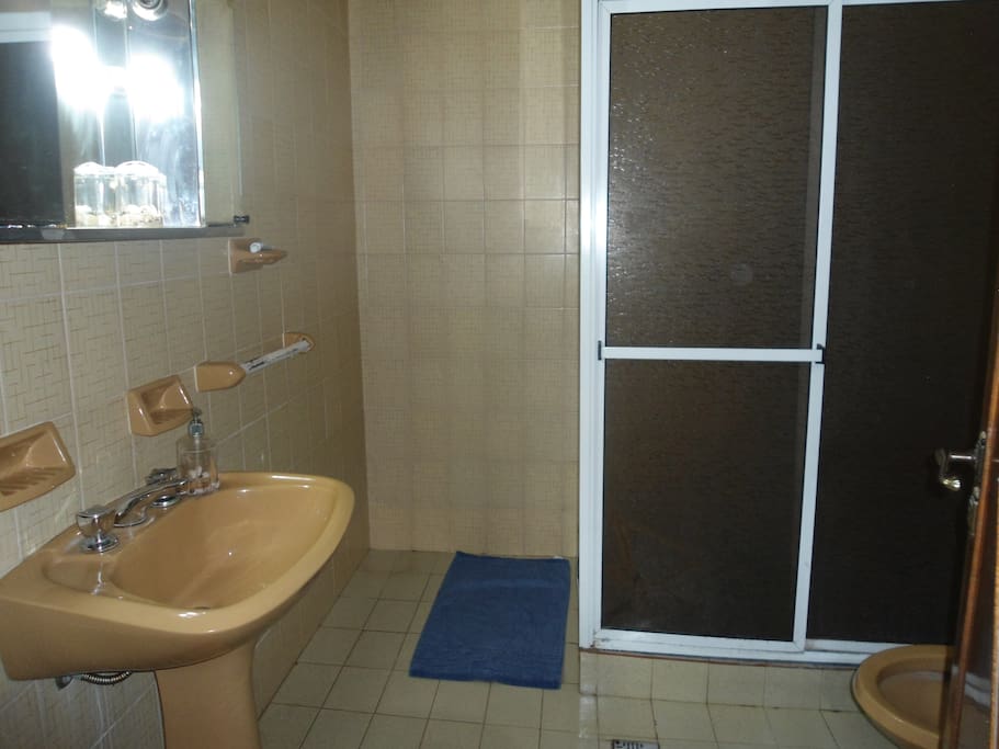 Sala de Baño compartida