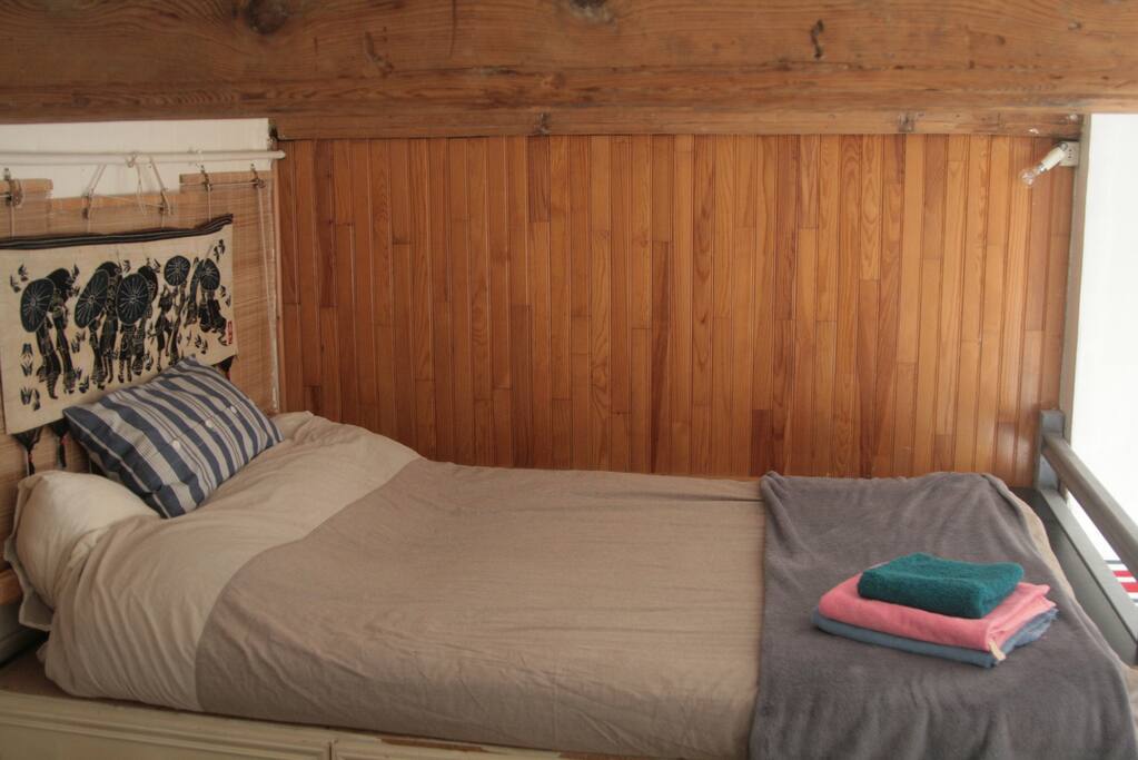 I provide the sheets and bathroom towels