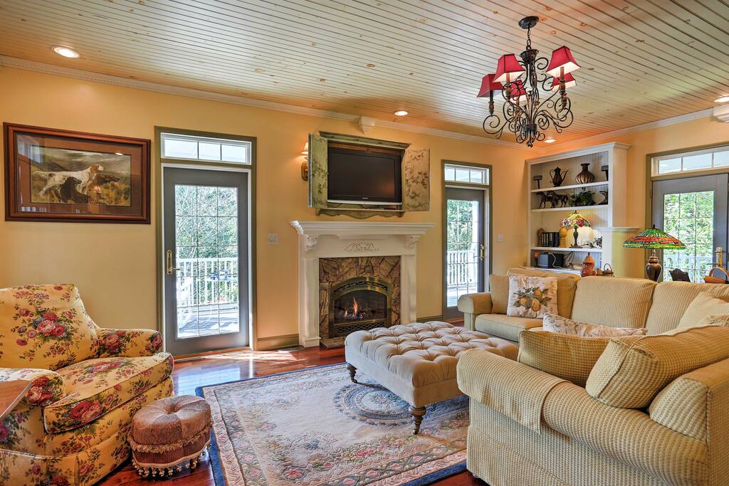 Boasting 2,400 square feet, the cottage comfortably sleeps 8.