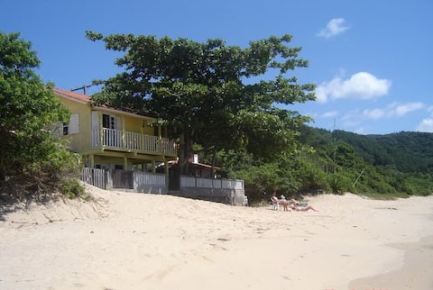YELLOW HOUSE - FOOT ON the Coastal SAND of Armação