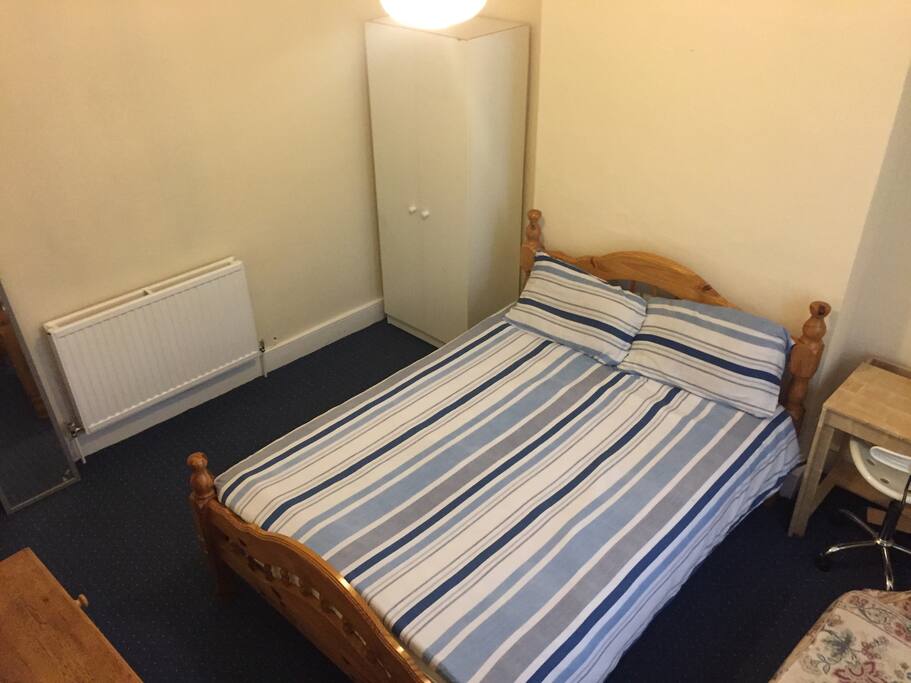 Double room with high ceiling