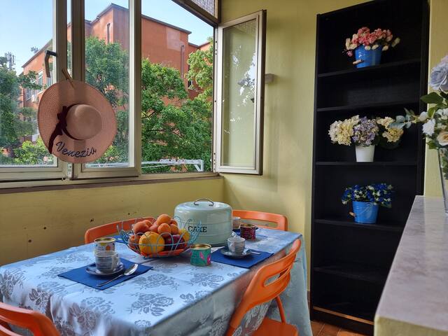 [Venice Apartment 10 min in Tram] – Free Parking gallery image 3