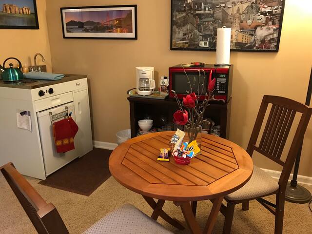 Studio Apt/Private/Peaceful Mt. Tabor Neighborhood