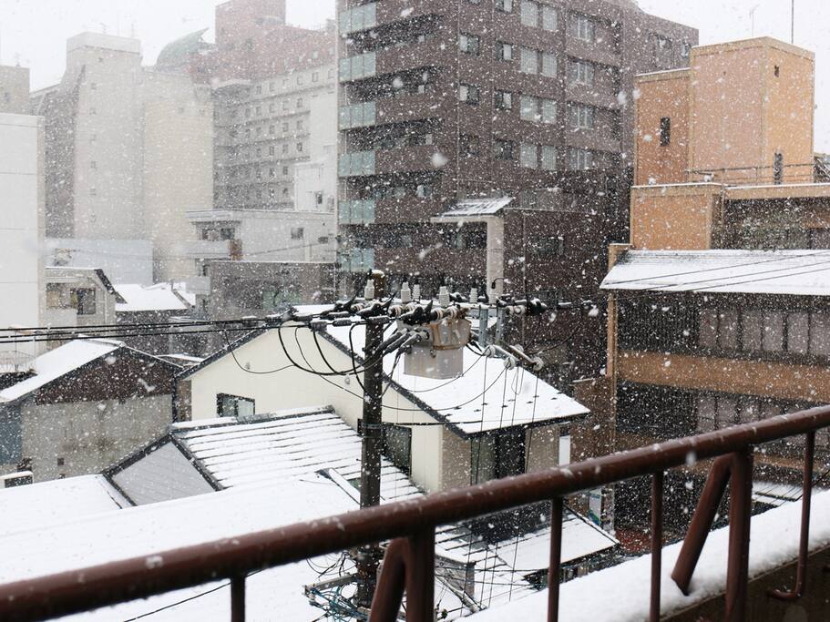 京都冬日限定 我把人生清单上的 雪中金阁寺 打了个勾 京都旅游攻略 尽在airbnb爱彼迎 京都冬日限定 我把人生清单上的 雪中金阁寺 打了个勾 京都旅游攻略 尽在airbnb爱彼迎