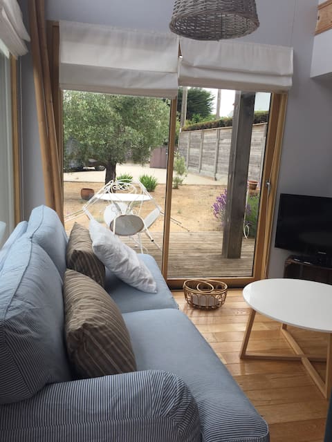 Top performing Airbnb: Family home with garden – Centre de Carteret in Barneville Carteret