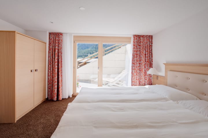 Schlafzimmer im Westes 
Dormitorio hacia el oeste
Dormitorio en el este 